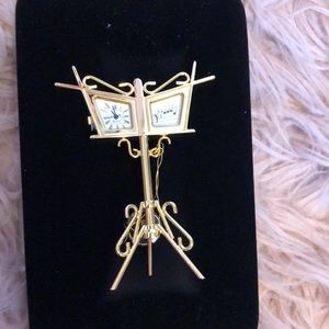 Bulova miniature clock